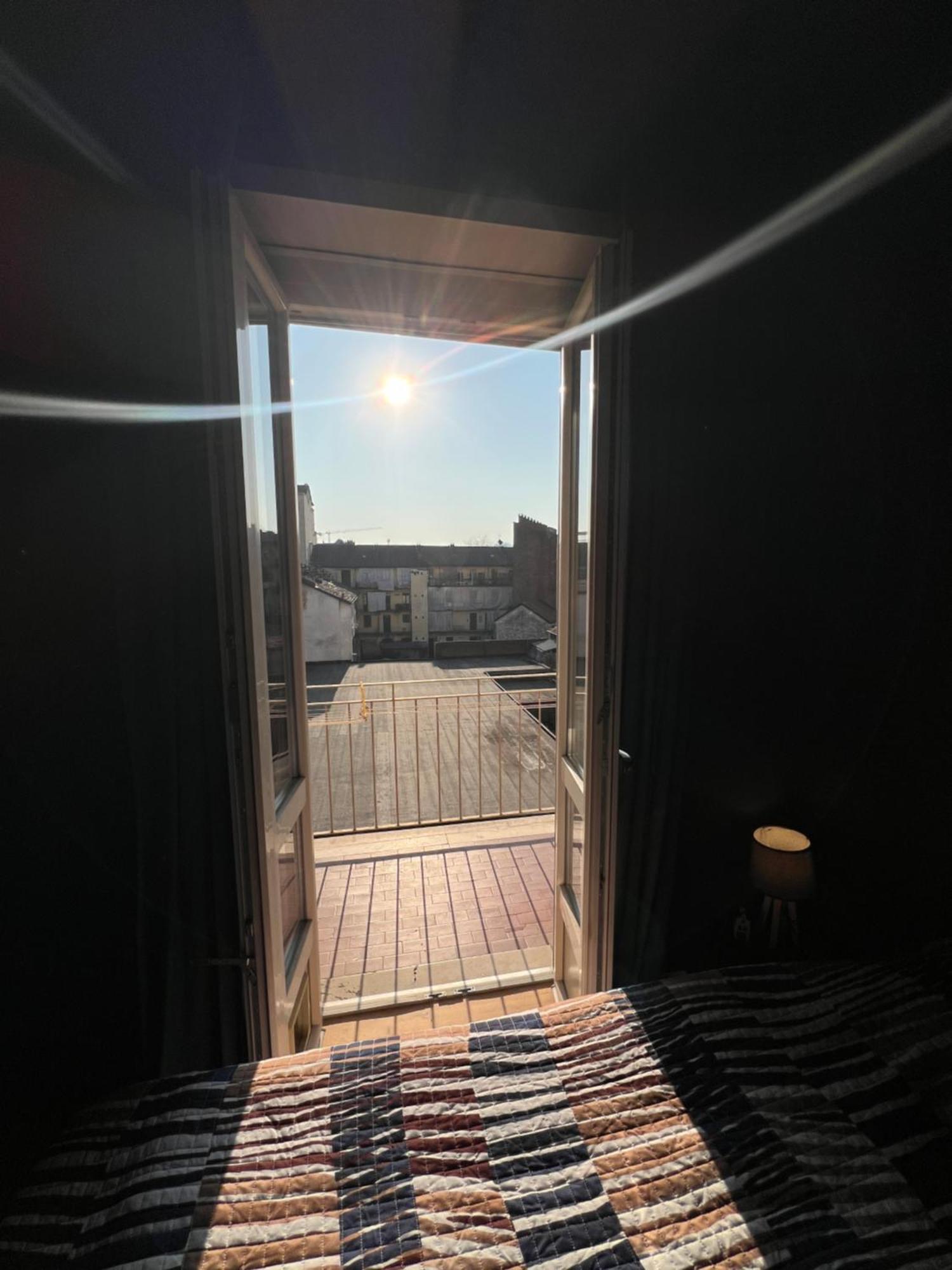Room With Private Balcony On The Dora River Turin Exterior photo