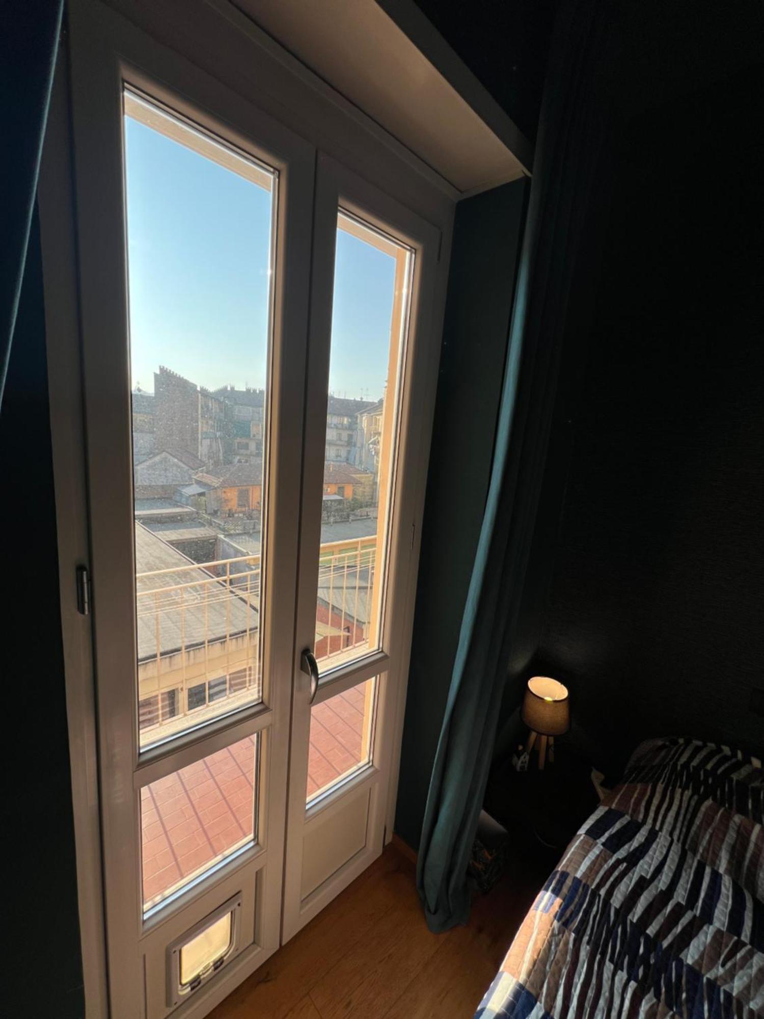 Room With Private Balcony On The Dora River Turin Exterior photo