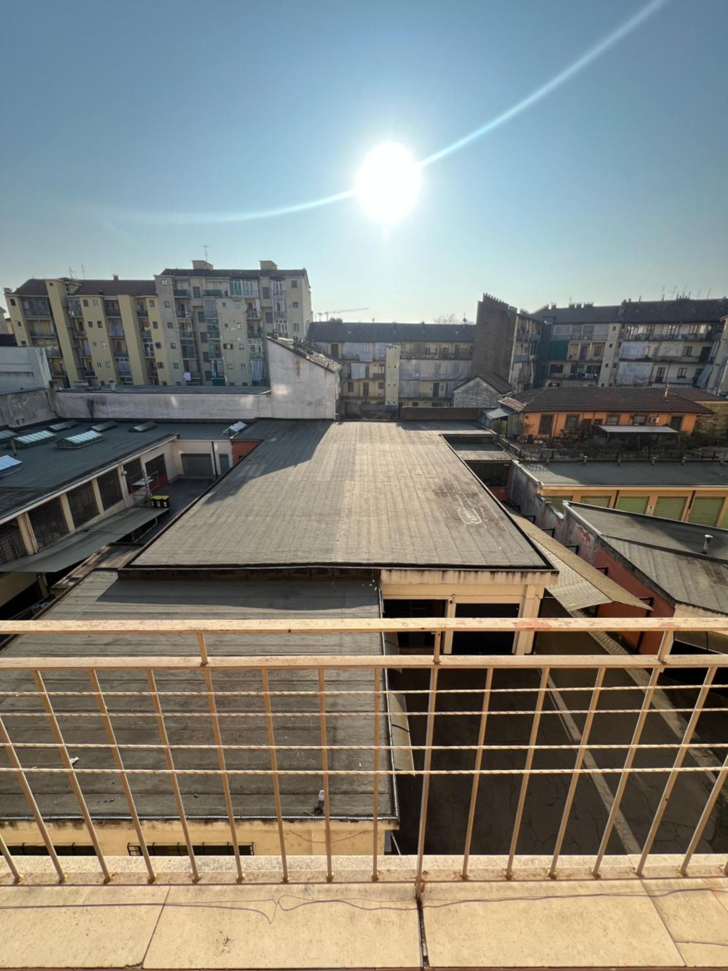 Room With Private Balcony On The Dora River Turin Exterior photo