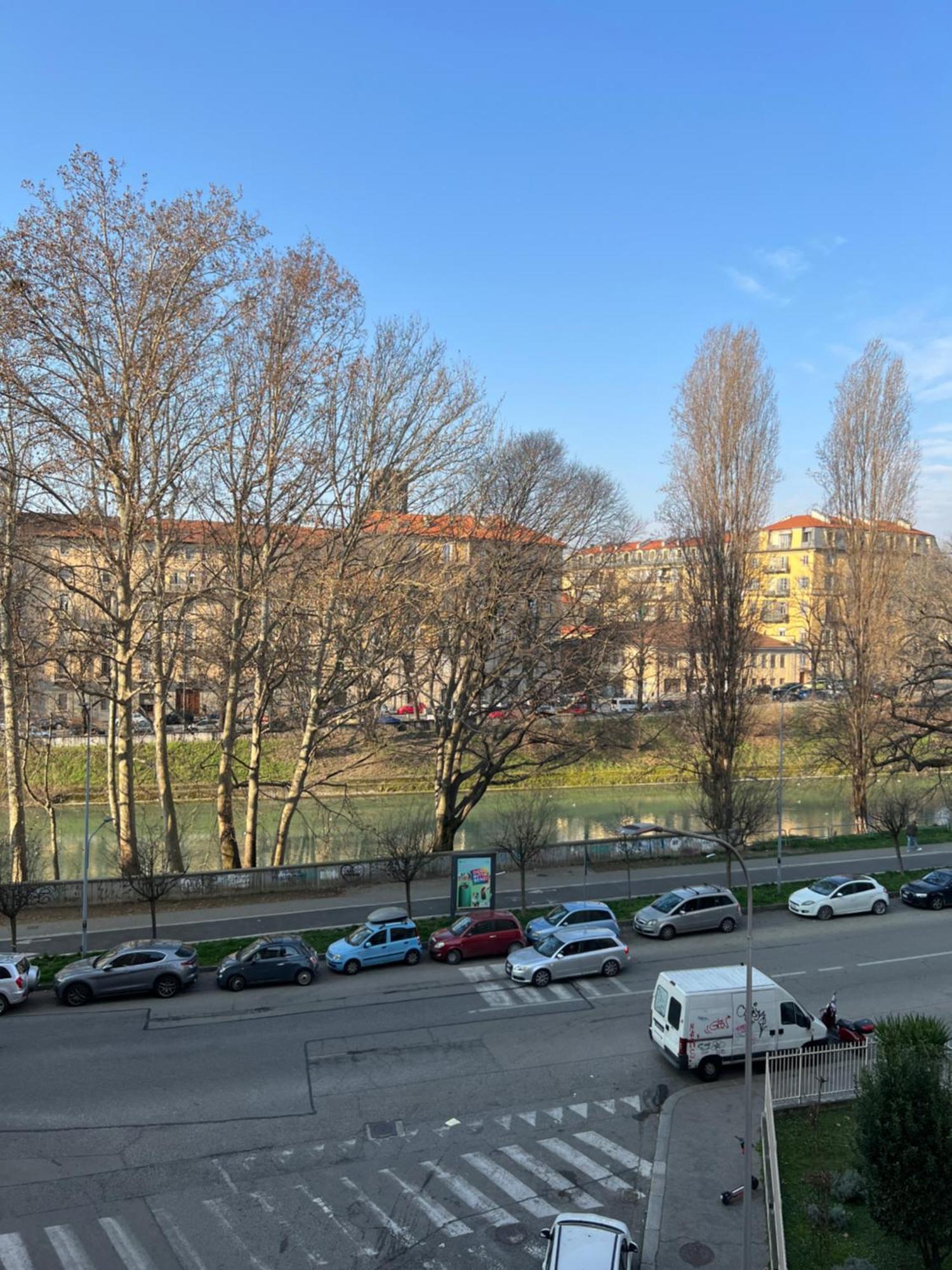 Room With Private Balcony On The Dora River Turin Exterior photo