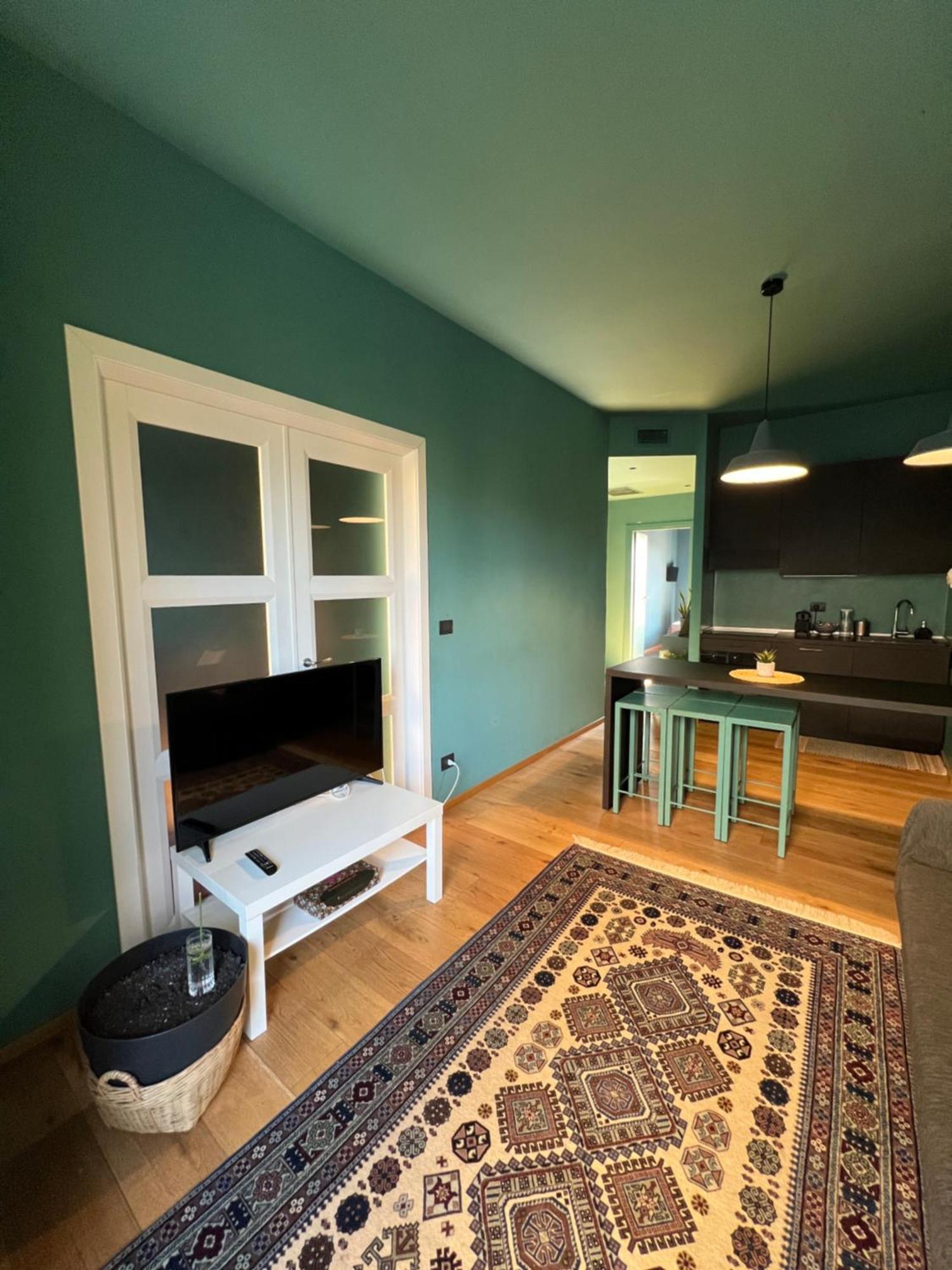 Room With Private Balcony On The Dora River Turin Exterior photo
