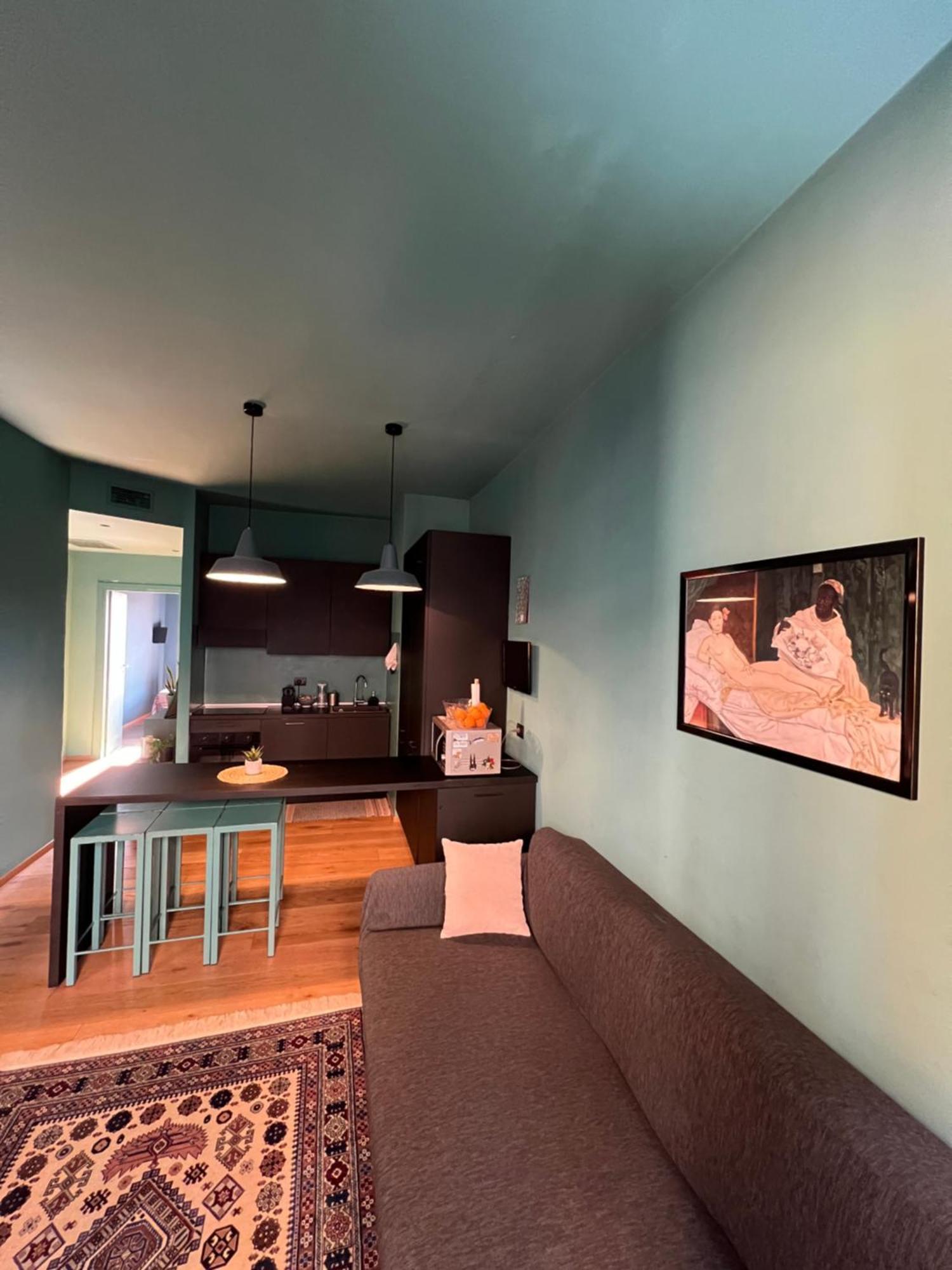 Room With Private Balcony On The Dora River Turin Exterior photo