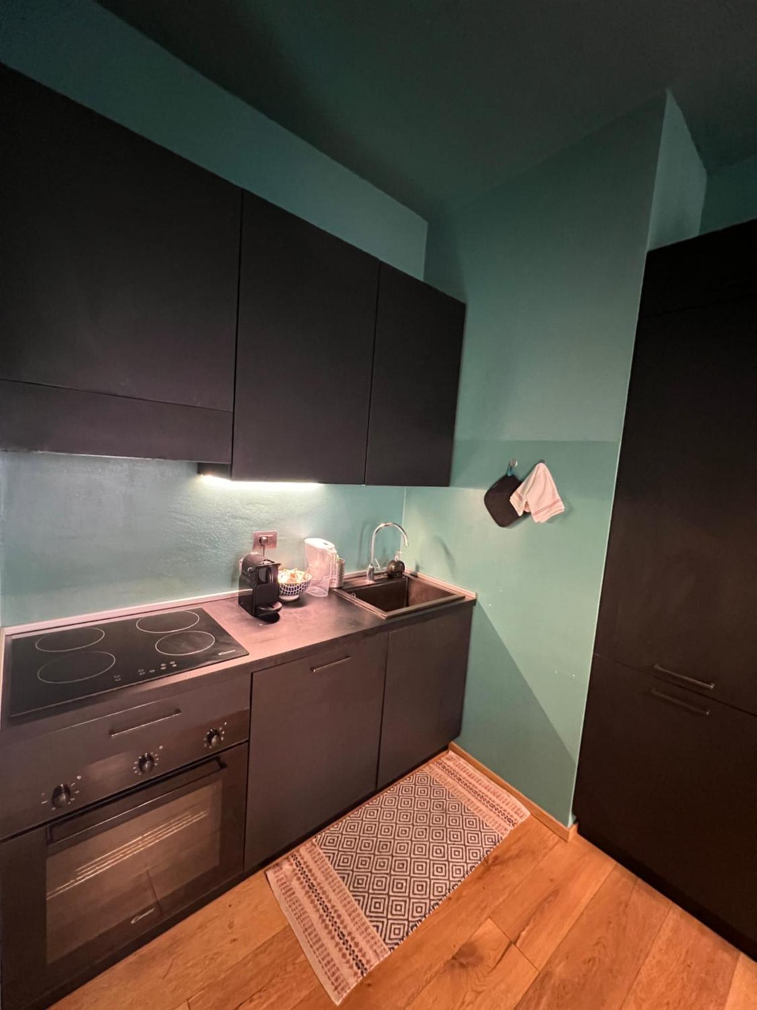 Room With Private Balcony On The Dora River Turin Exterior photo